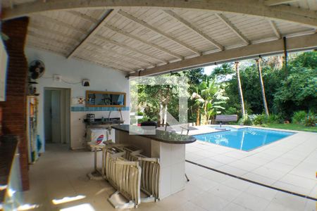 Casa à venda com 277m², 4 quartos e 2 vagas Casa à venda com 277m², 4 quartos e 2 vagasChurrasqueira