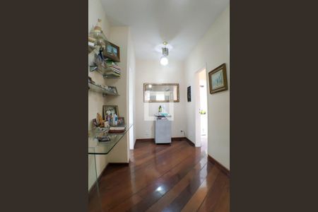 Casa à venda com 277m², 4 quartos e 2 vagas Casa à venda com 277m², 4 quartos e 2 vagasCorredor