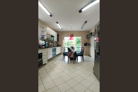 Casa à venda com 277m², 4 quartos e 2 vagas Casa à venda com 277m², 4 quartos e 2 vagasCozinha