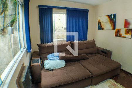 Casa à venda com 277m², 4 quartos e 2 vagas Casa à venda com 277m², 4 quartos e 2 vagasSala de TV