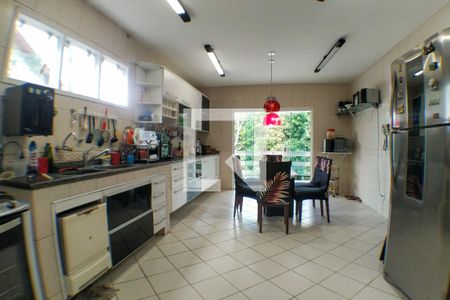 Casa à venda com 277m², 4 quartos e 2 vagas Casa à venda com 277m², 4 quartos e 2 vagasCozinha