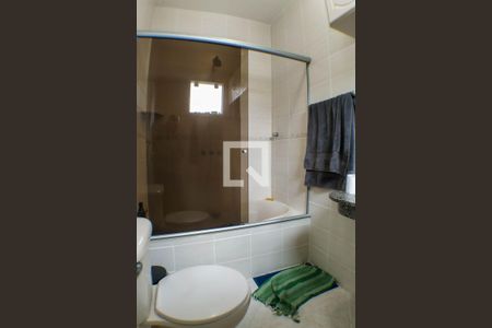 Casa à venda com 277m², 4 quartos e 2 vagas Casa à venda com 277m², 4 quartos e 2 vagasBanheiro da Suíte 1