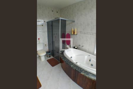 Casa à venda com 277m², 4 quartos e 2 vagas Casa à venda com 277m², 4 quartos e 2 vagasBanheiro da Suíte 2