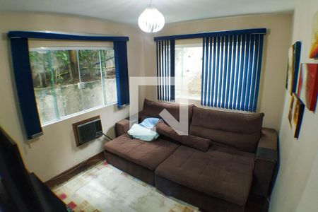 Casa à venda com 277m², 4 quartos e 2 vagas Casa à venda com 277m², 4 quartos e 2 vagasSala de TV