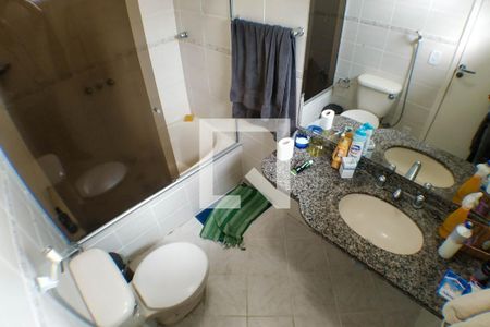 Casa à venda com 277m², 4 quartos e 2 vagas Casa à venda com 277m², 4 quartos e 2 vagasBanheiro da Suíte 1