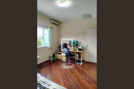 Casa à venda com 277m², 4 quartos e 2 vagas Casa à venda com 277m², 4 quartos e 2 vagasSuíte 1