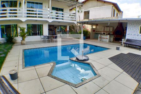 Casa à venda com 277m², 4 quartos e 2 vagas Casa à venda com 277m², 4 quartos e 2 vagasPiscina