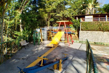 Casa à venda com 277m², 4 quartos e 2 vagas Casa à venda com 277m², 4 quartos e 2 vagasÁrea comum