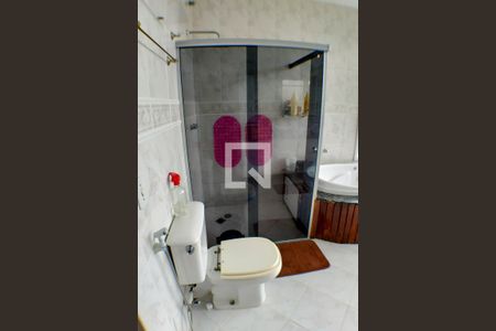 Casa à venda com 277m², 4 quartos e 2 vagas Casa à venda com 277m², 4 quartos e 2 vagasBanheiro da Suíte 2