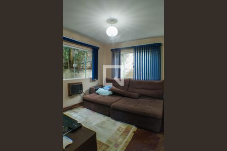 Casa à venda com 277m², 4 quartos e 2 vagas Casa à venda com 277m², 4 quartos e 2 vagasSala de TV