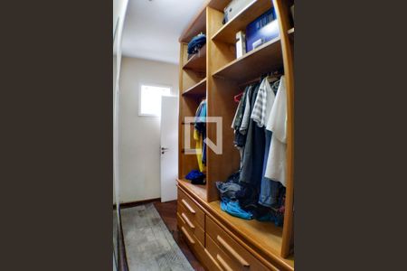Casa à venda com 277m², 4 quartos e 2 vagas Casa à venda com 277m², 4 quartos e 2 vagasCloset da suíte 1