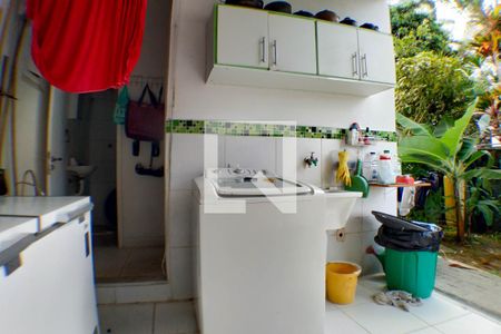 Casa à venda com 277m², 4 quartos e 2 vagas Casa à venda com 277m², 4 quartos e 2 vagasÁrea de Serviço