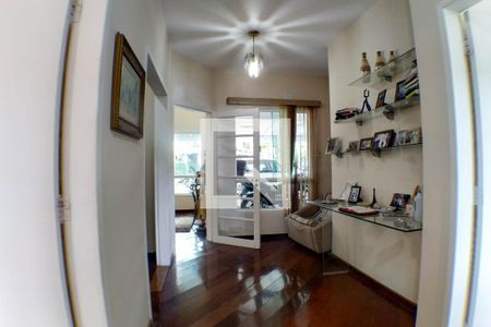 Casa à venda com 277m², 4 quartos e 2 vagas Casa à venda com 277m², 4 quartos e 2 vagasCorredor