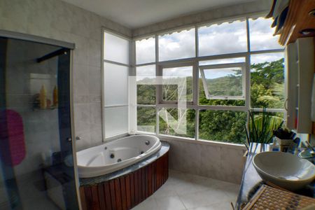 Casa à venda com 277m², 4 quartos e 2 vagas Casa à venda com 277m², 4 quartos e 2 vagasBanheiro da Suíte 2
