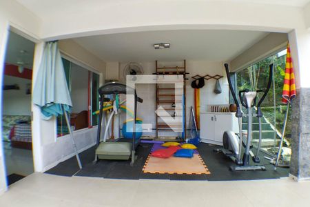 Casa à venda com 277m², 4 quartos e 2 vagas Casa à venda com 277m², 4 quartos e 2 vagasAcademia