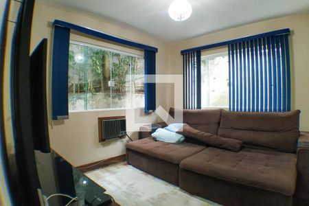 Casa à venda com 277m², 4 quartos e 2 vagas Casa à venda com 277m², 4 quartos e 2 vagasSala de TV