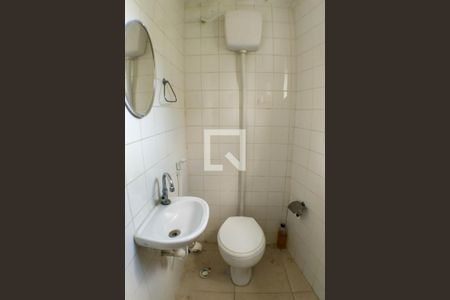 Casa à venda com 277m², 4 quartos e 2 vagas Casa à venda com 277m², 4 quartos e 2 vagasBanheiro da Piscina