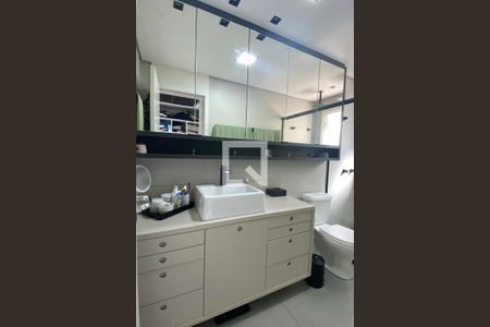 Apartamento à venda com 139m², 3 quartos e 2 vagasBanheiro da Suíte 1