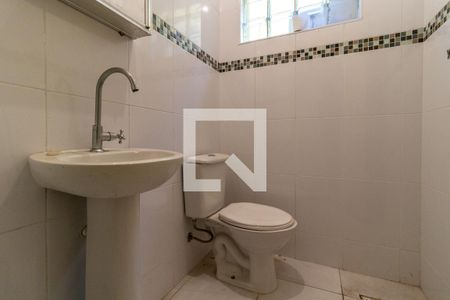 Casa à venda com 240m², 3 quartos e 2 vagas Casa à venda com 240m², 3 quartos e 2 vagasBanheiro de serviço