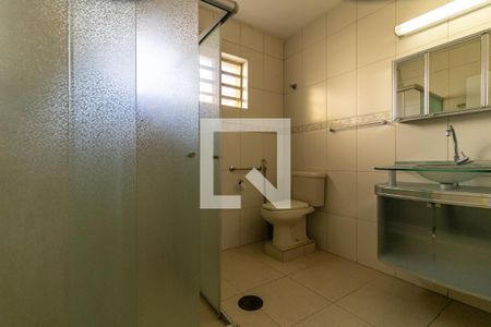 Casa à venda com 240m², 3 quartos e 2 vagas Casa à venda com 240m², 3 quartos e 2 vagasBanheiro