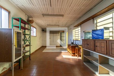 Casa à venda com 240m², 3 quartos e 2 vagas Casa à venda com 240m², 3 quartos e 2 vagasSalão