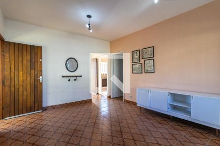 Casa à venda com 240m², 3 quartos e 2 vagas Casa à venda com 240m², 3 quartos e 2 vagasEdícula