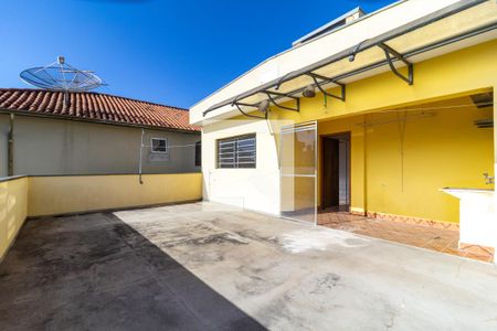 Casa à venda com 240m², 3 quartos e 2 vagas Casa à venda com 240m², 3 quartos e 2 vagasEdícula