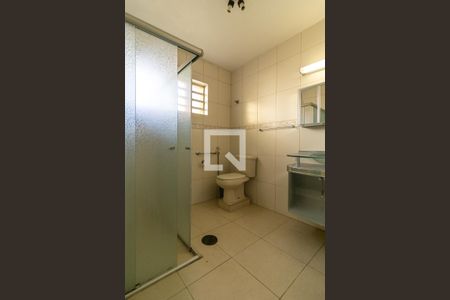 Casa à venda com 240m², 3 quartos e 2 vagas Casa à venda com 240m², 3 quartos e 2 vagasBanheiro