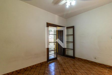 Casa à venda com 240m², 3 quartos e 2 vagas Casa à venda com 240m², 3 quartos e 2 vagasEdícula