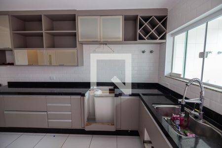 Casa para alugar com 170m², 3 quartos e 6 vagas Casa para alugar com 170m², 3 quartos e 6 vagasCozinha