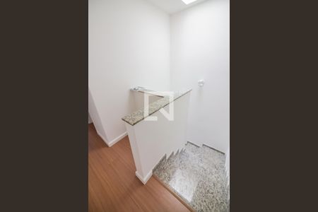 Casa para alugar com 170m², 3 quartos e 6 vagas Casa para alugar com 170m², 3 quartos e 6 vagasEscadas
