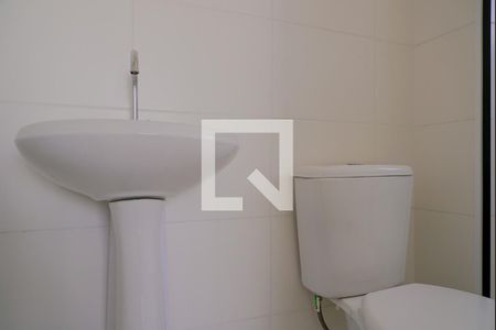 Banheiro de kitnet/studio para alugar com 1 quarto, 29m² em Jardim da Glória, São Paulo