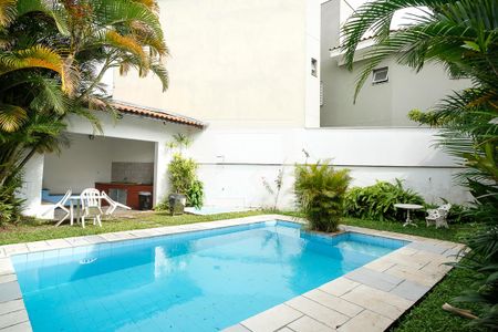 Casa à venda com 350m², 4 quartos e 4 vagasPiscina