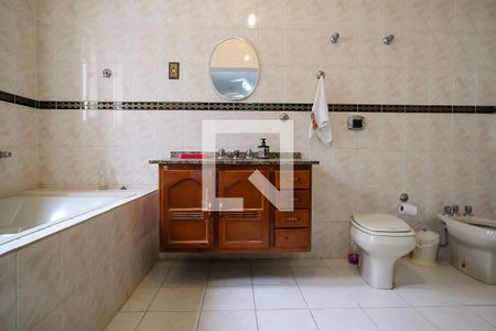 Casa à venda com 350m², 4 quartos e 4 vagasBanheiro da Suíte 