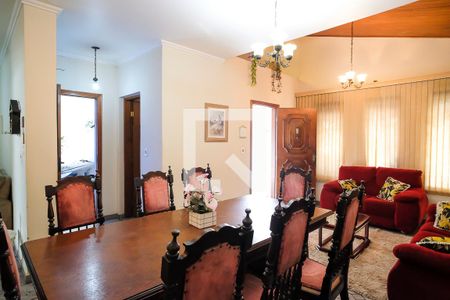 Casa à venda com 350m², 4 quartos e 4 vagasSala