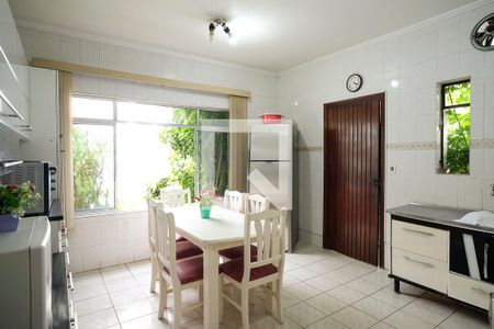 Casa à venda com 350m², 4 quartos e 4 vagasCozinha