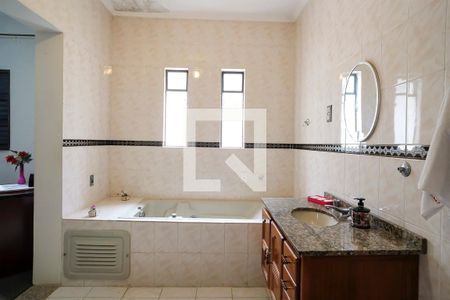 Casa à venda com 350m², 4 quartos e 4 vagasBanheiro da Suíte 