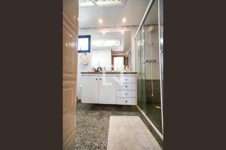 Apartamento à venda com 150m², 3 quartos e 3 vagasBanheiro da suíte