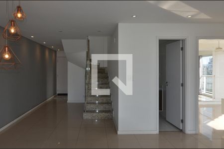 Apartamento à venda com 180m², 3 quartos e 3 vagas Apartamento à venda com 180m², 3 quartos e 3 vagasSala