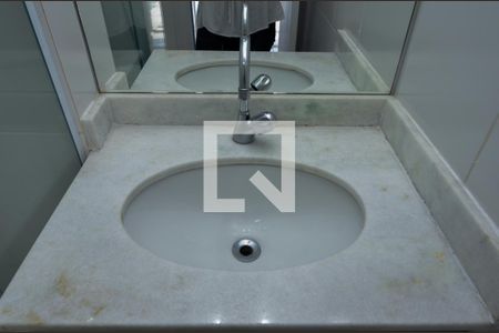 Apartamento à venda com 180m², 3 quartos e 3 vagas Apartamento à venda com 180m², 3 quartos e 3 vagasBanheiro social