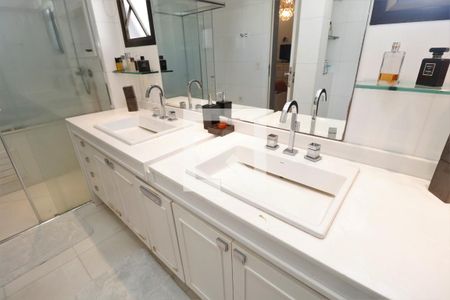 Apartamento à venda com 268m², 4 quartos e 3 vagasBanheiro da Suíte 3