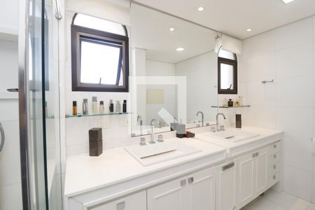 Apartamento à venda com 268m², 4 quartos e 3 vagasBanheiro da Suíte 3