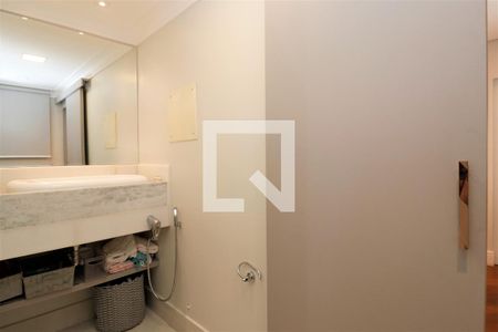 Apartamento à venda com 268m², 4 quartos e 3 vagasBanheiro da Suíte 2