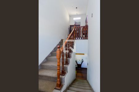 Casa para alugar com 400m², 3 quartos e 2 vagasEscada Sala/Quartos