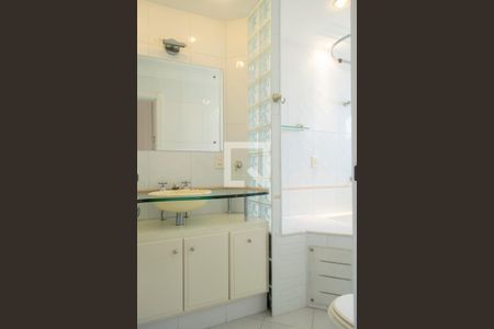 Apartamento para alugar com 410m², 4 quartos e 4 vagasBanheiro Quarto 3