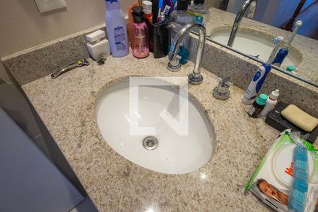 Apartamento à venda com 64m², 2 quartos e 1 vagaSuíte - Banheiro