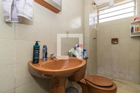 Banheiro de apartamento à venda com 1 quarto, 37m² em Menino Deus, Porto Alegre
