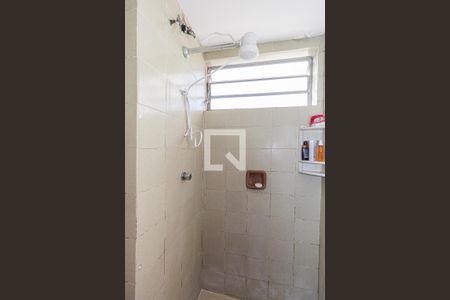 Banheiro de apartamento à venda com 1 quarto, 37m² em Menino Deus, Porto Alegre