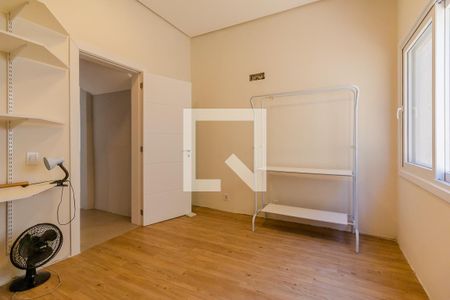 Casa de condomínio à venda com 380m², 3 quartos e 3 vagasQuarto de serviço