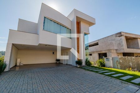 Casa de condomínio à venda com 380m², 3 quartos e 3 vagasFachada